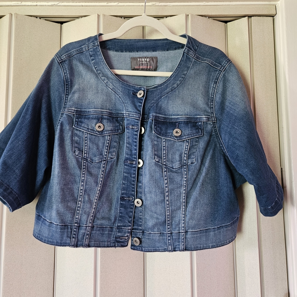 Torrid Cropped Blue Jean Jacket Short Sleeves